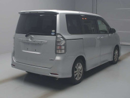 2011 Toyota Voxy