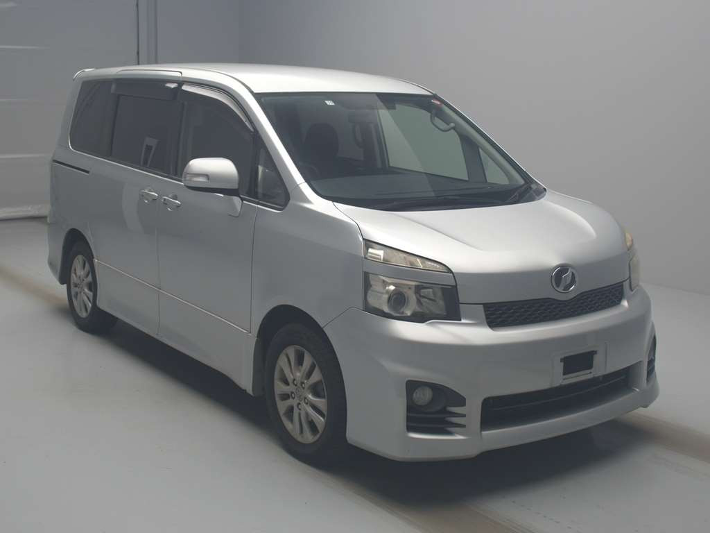 2011 Toyota Voxy ZRR70W[2]