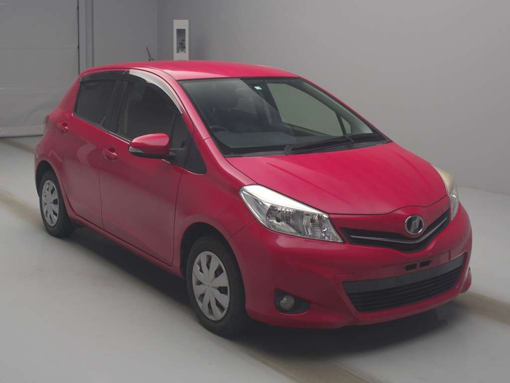 2014 Toyota Vitz NSP130[2]