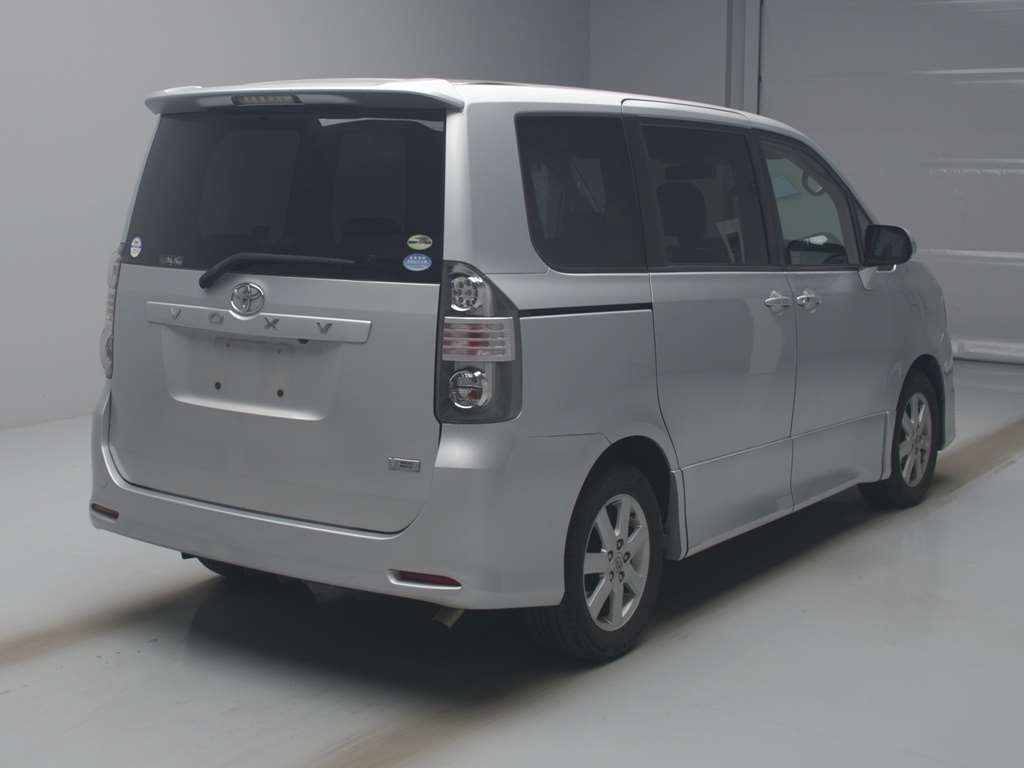 2009 Toyota Voxy ZRR70W[1]