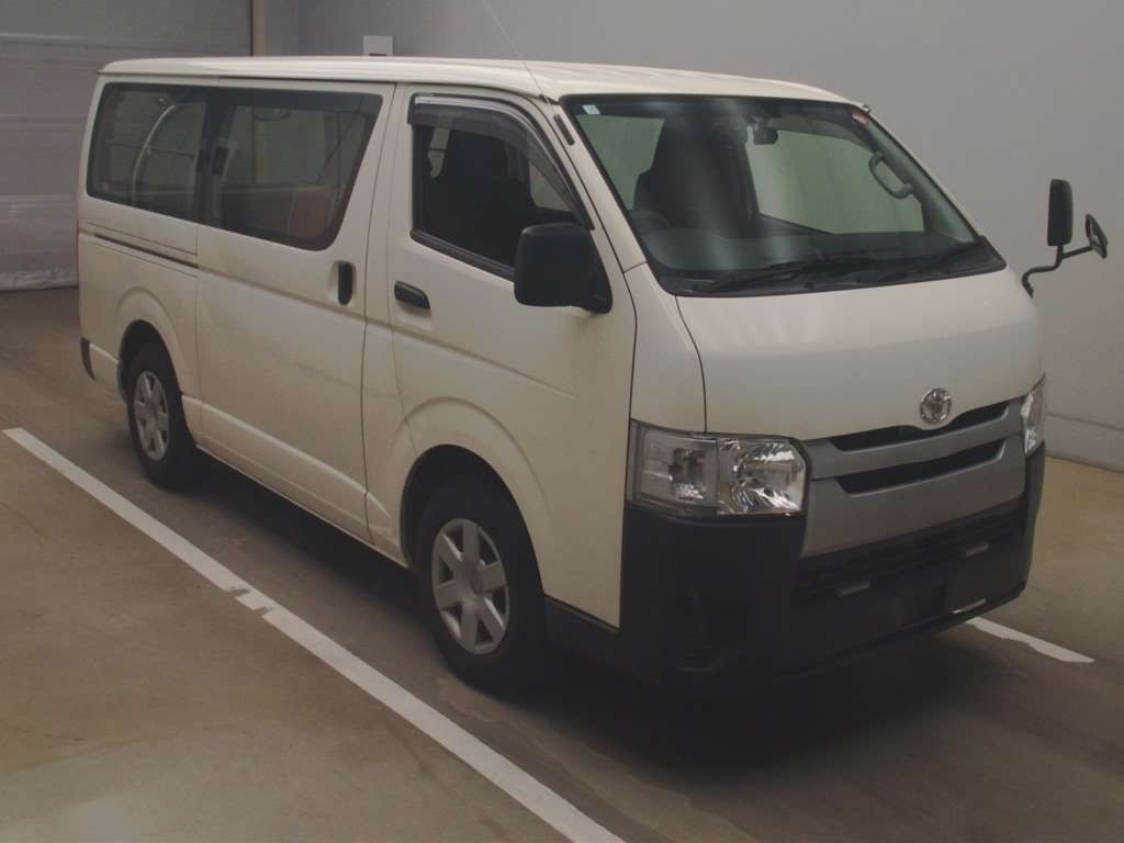 2017 Toyota Regiusace Van KDH201V[2]