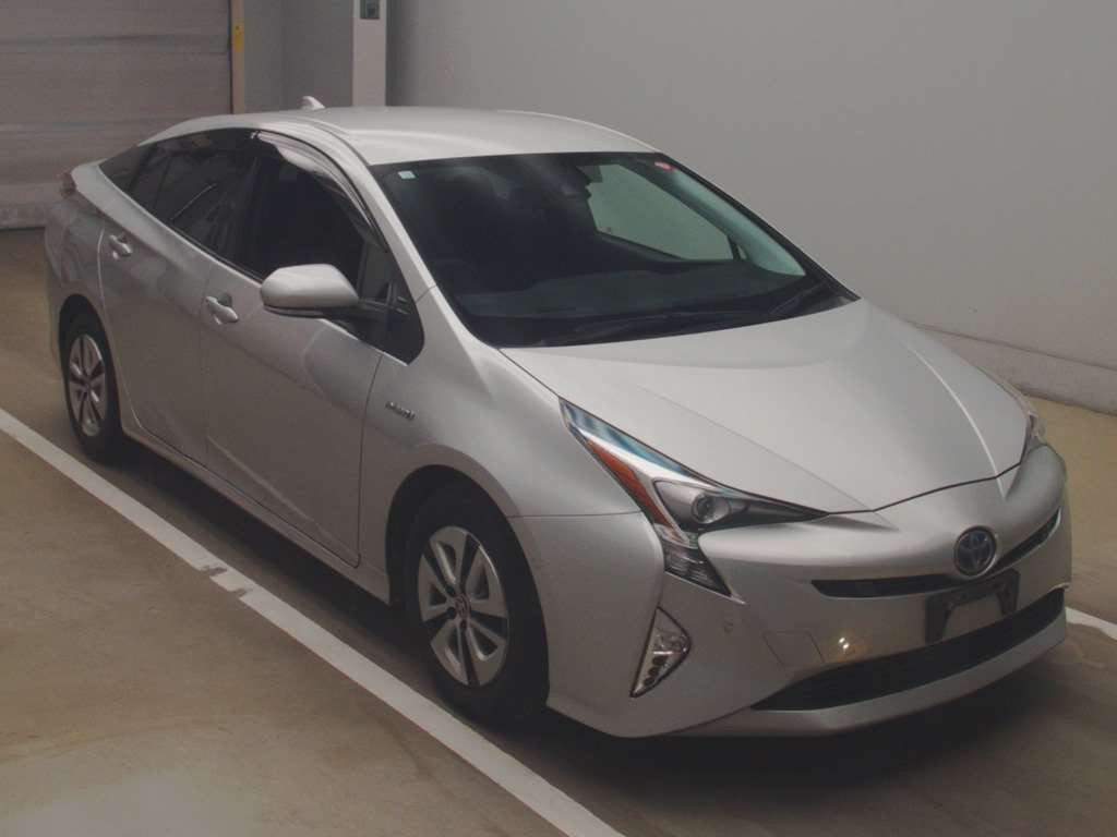 2018 Toyota Prius ZVW51[2]