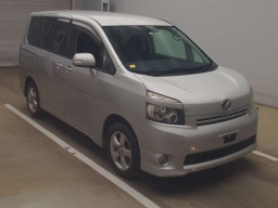 2007 Toyota Voxy