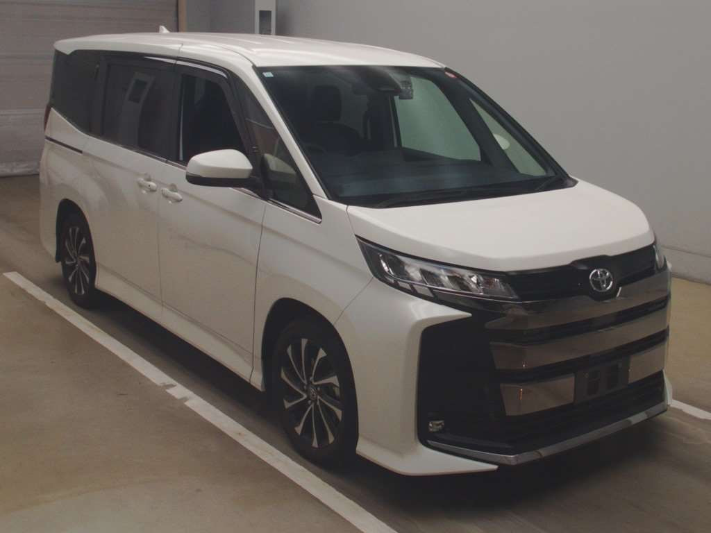 2023 Toyota Noah MZRA90W[2]