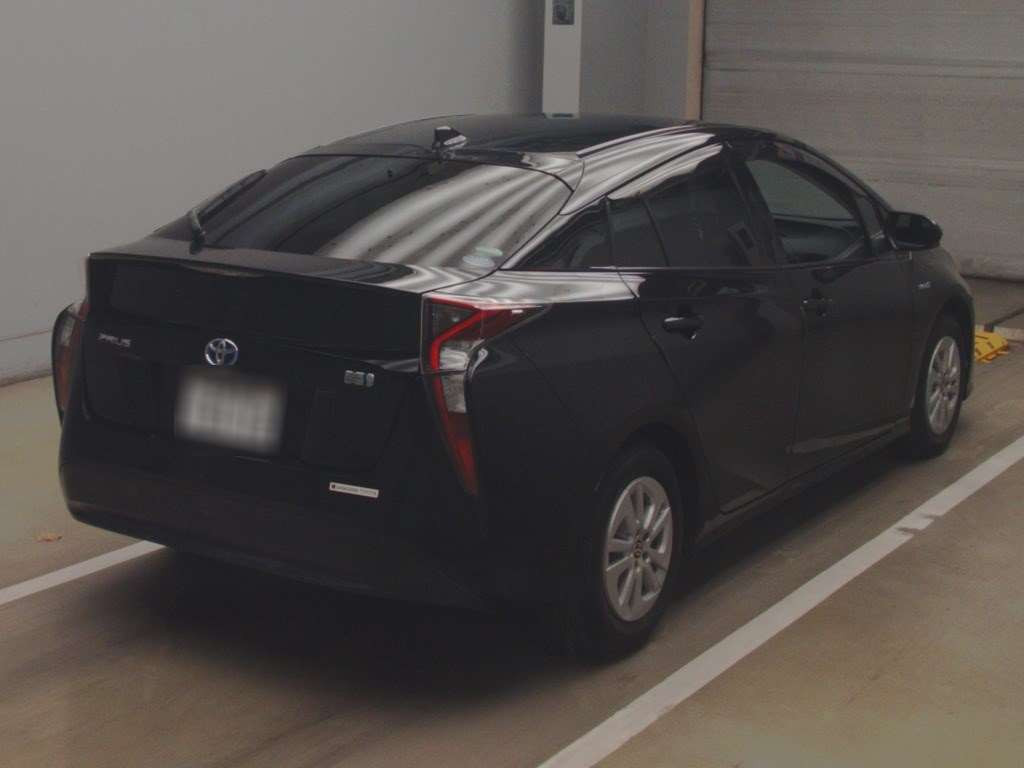 2017 Toyota Prius ZVW50[1]