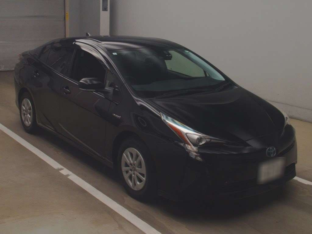 2017 Toyota Prius ZVW50[2]