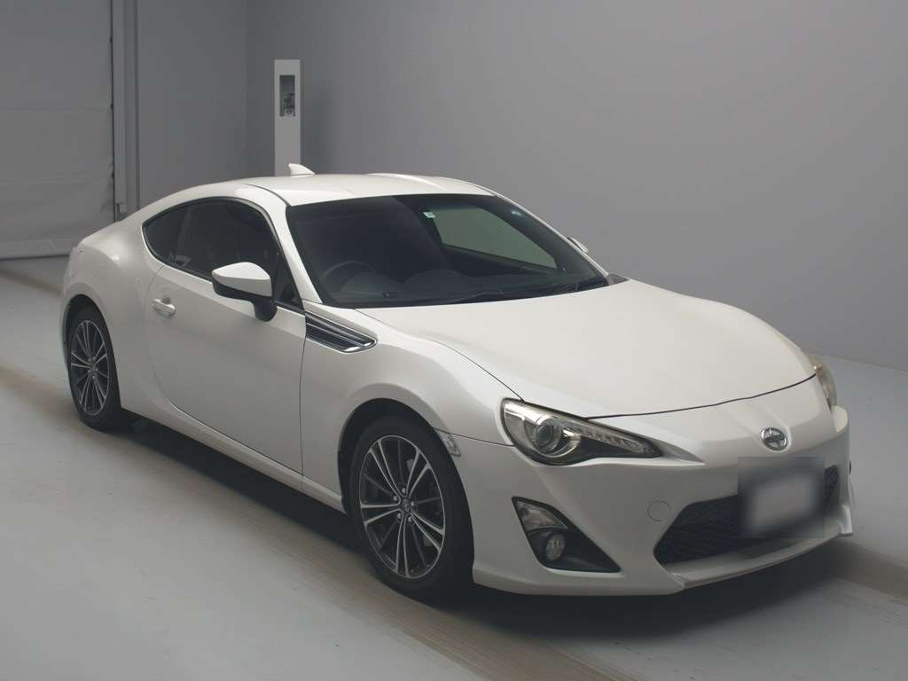 2013 Toyota 86 ZN6[2]