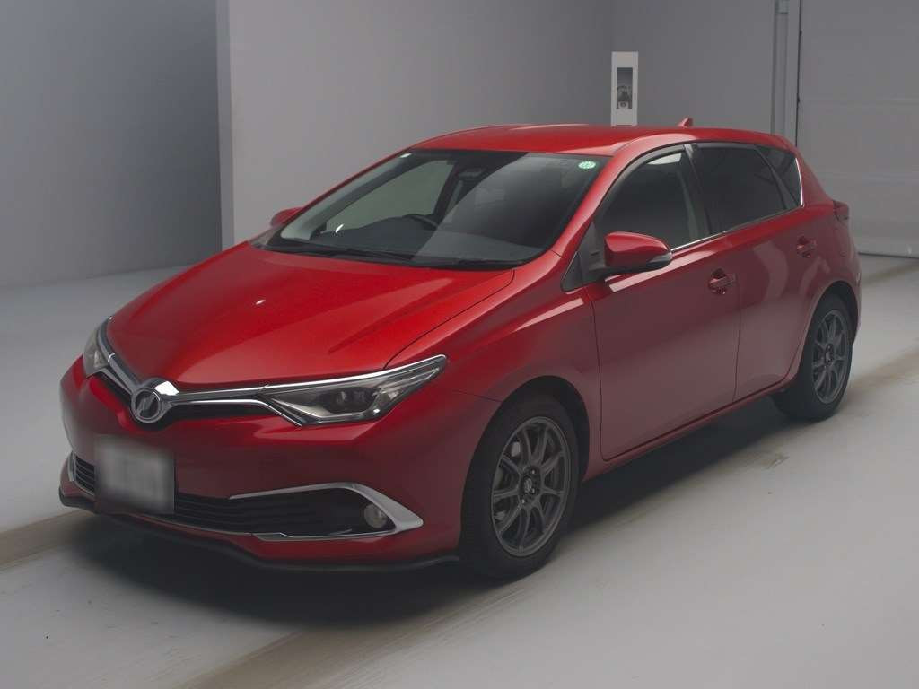 2015 Toyota Auris NZE181H[0]