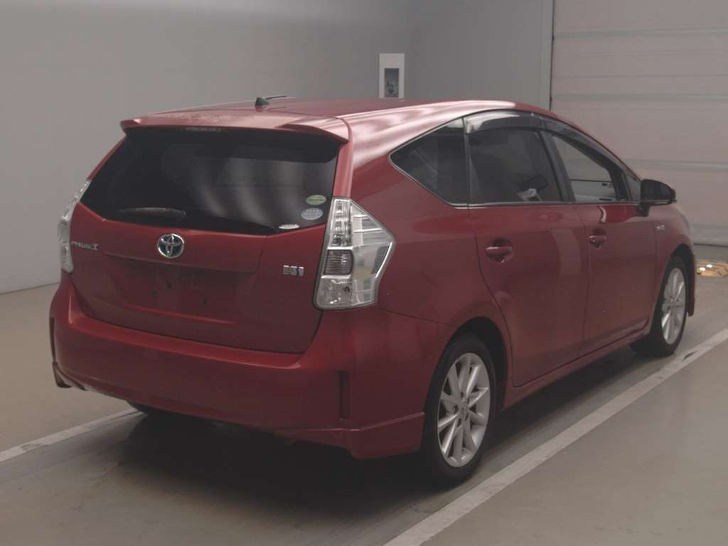 2013 Toyota Prius alpha ZVW41W[1]