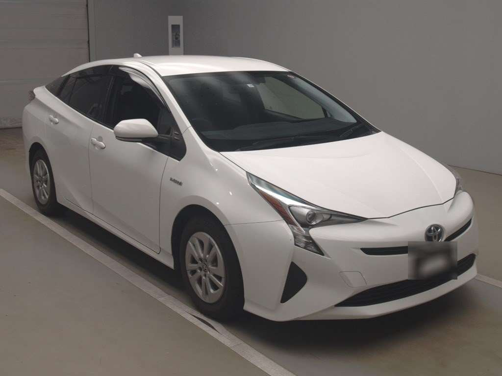 2017 Toyota Prius ZVW50[2]