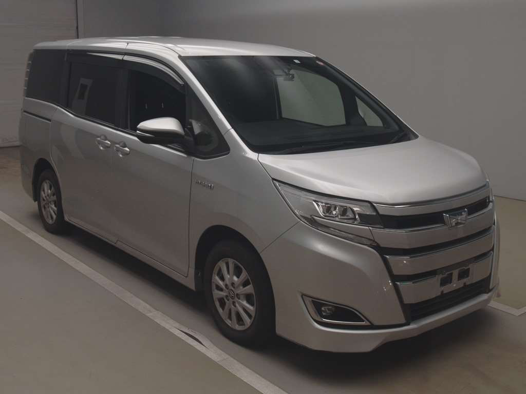 2017 Toyota Noah ZWR80G[2]