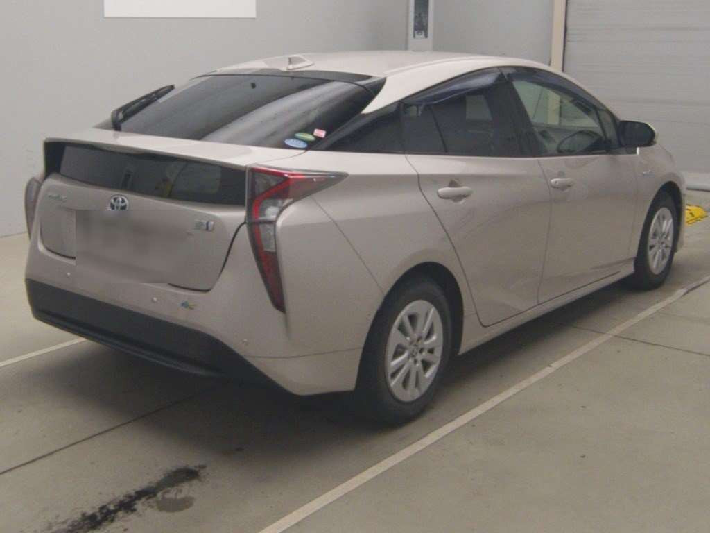 2017 Toyota Prius ZVW50[1]