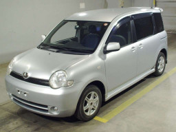 2004 Toyota Sienta