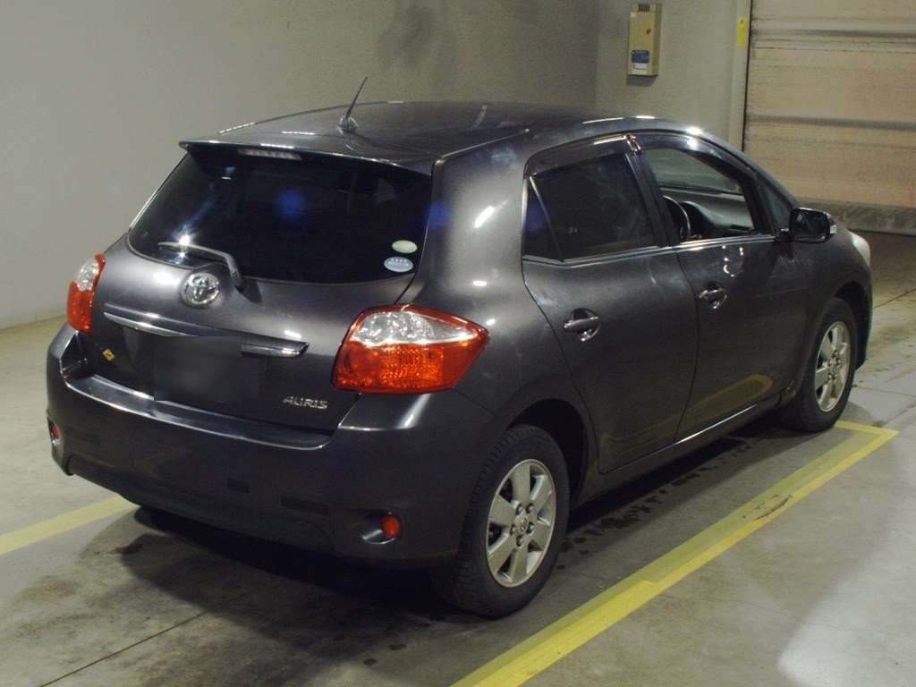 2010 Toyota Auris NZE154H[1]