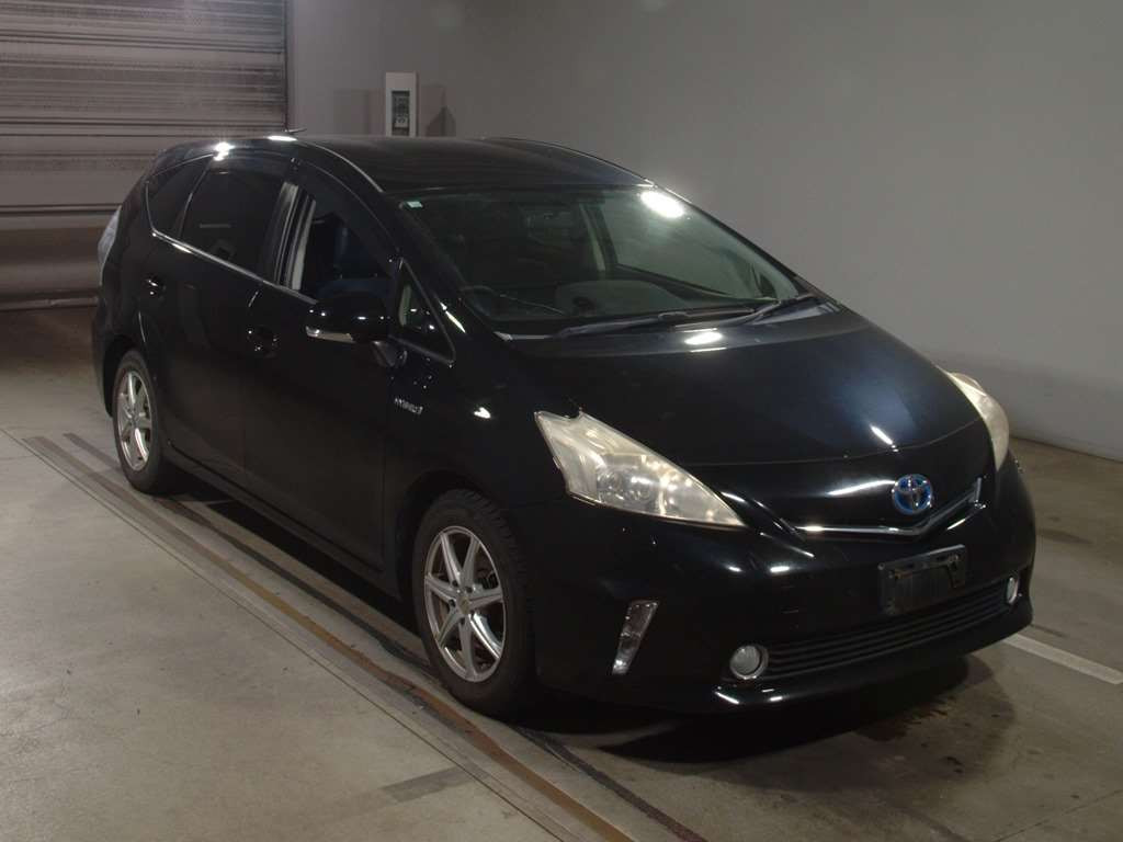 2012 Toyota Prius alpha ZVW41W[2]