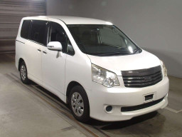 2011 Toyota Noah