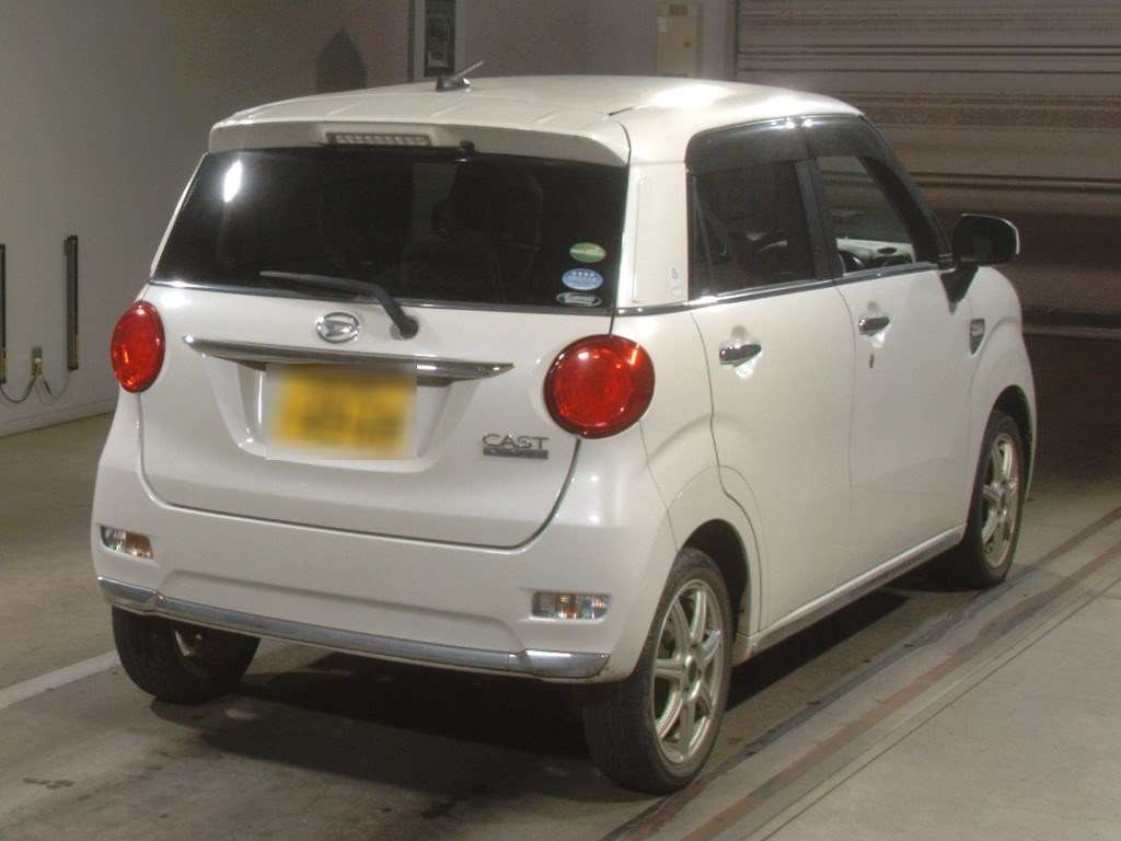 2016 Daihatsu Cast LA260S[1]