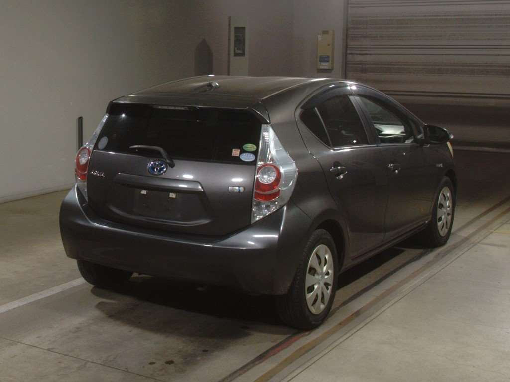 2012 Toyota Aqua NHP10[1]