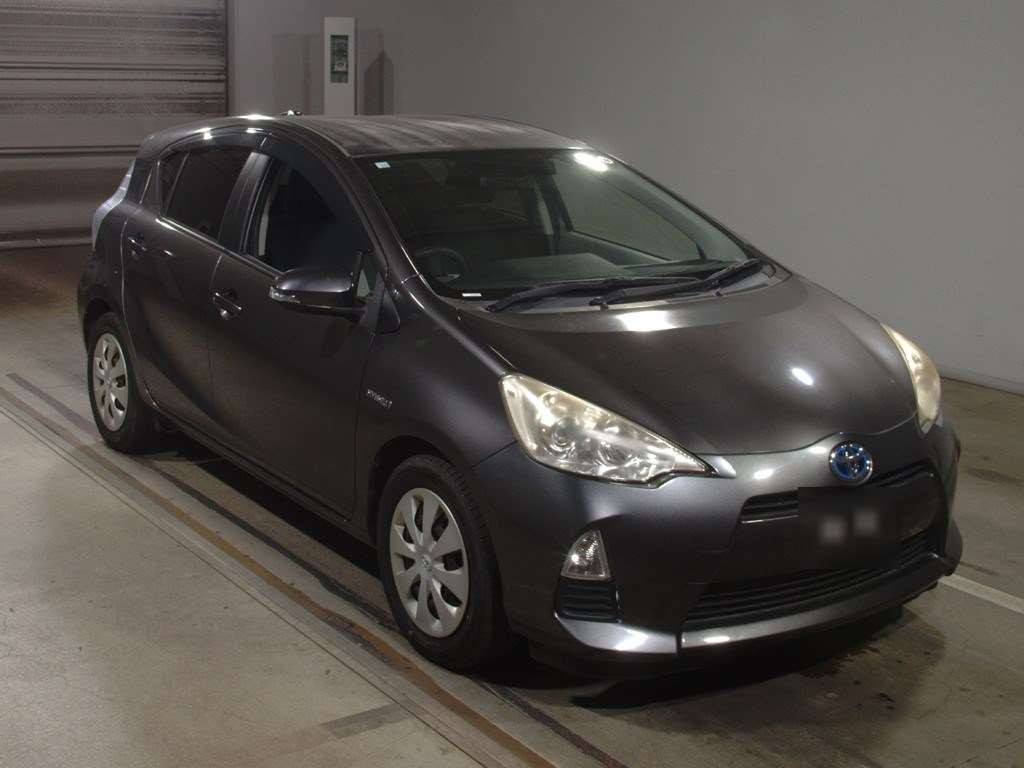 2012 Toyota Aqua NHP10[2]