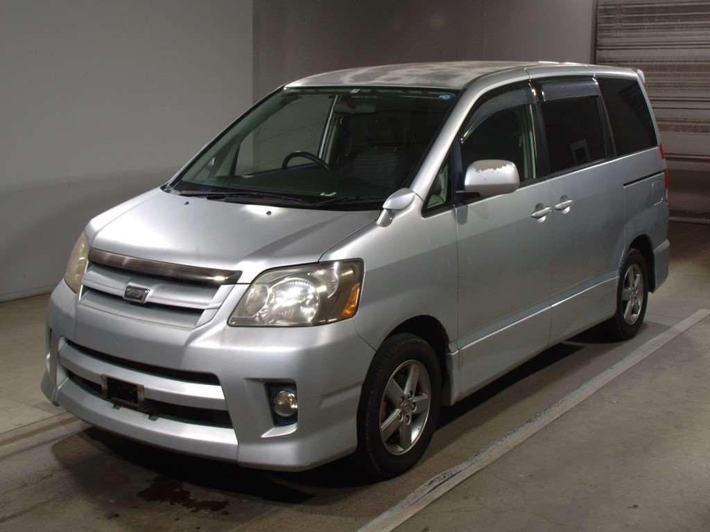 2005 Toyota Noah AZR60G[0]