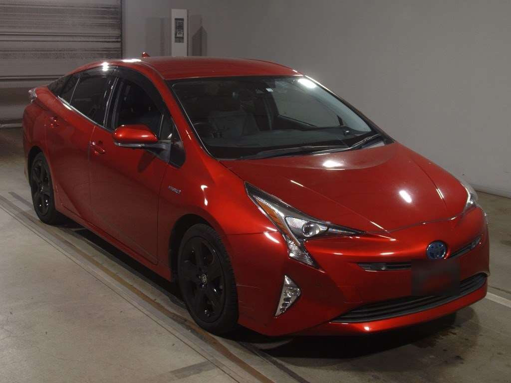 2016 Toyota Prius ZVW51[2]