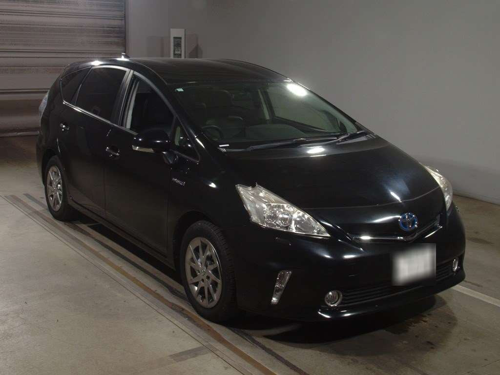 2014 Toyota Prius alpha ZVW40W[2]