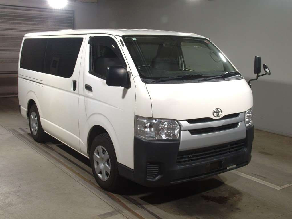 2019 Toyota Regiusace Van TRH200V[2]