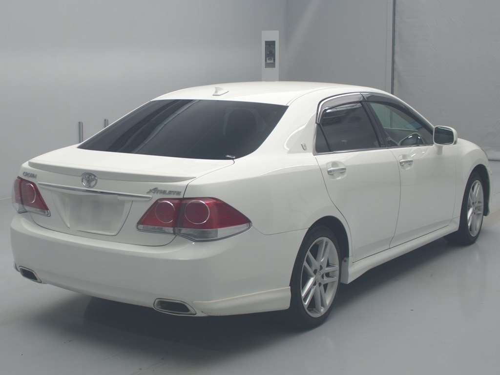 2011 Toyota Crown GRS200[1]