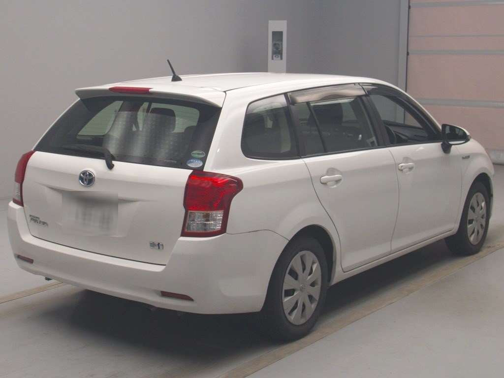 2014 Toyota Corolla Fielder NKE165G[1]