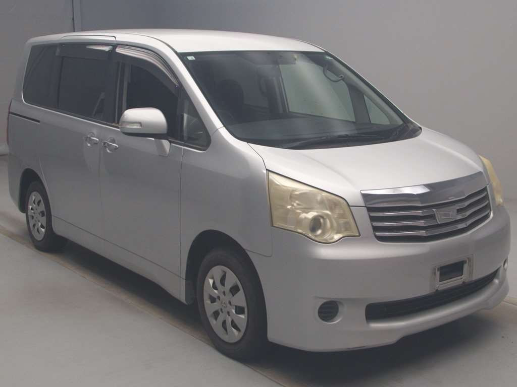 2011 Toyota Noah ZRR70G[2]