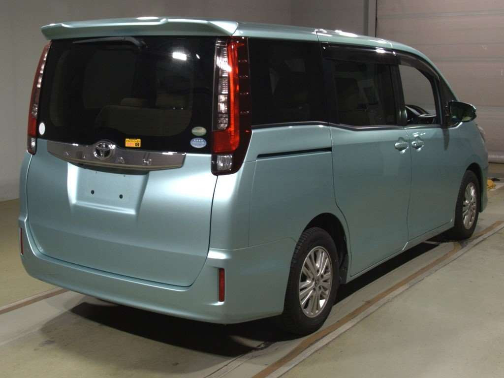 2015 Toyota Noah ZRR80G[1]