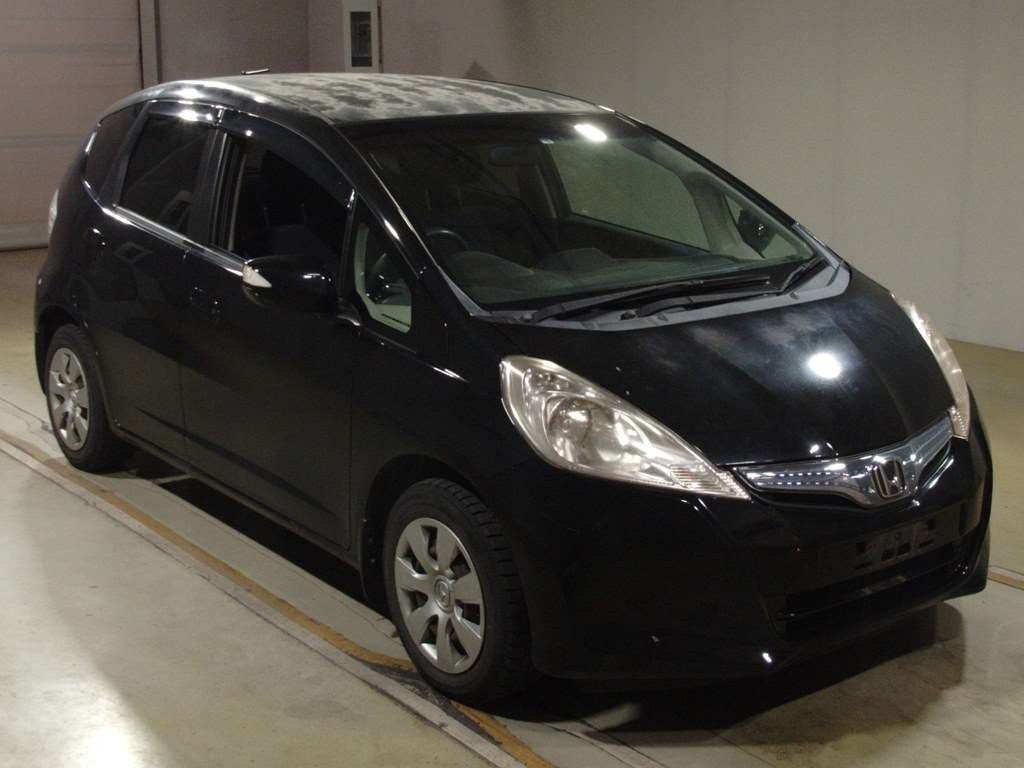 2011 Honda Fit Hybrid GP1[2]