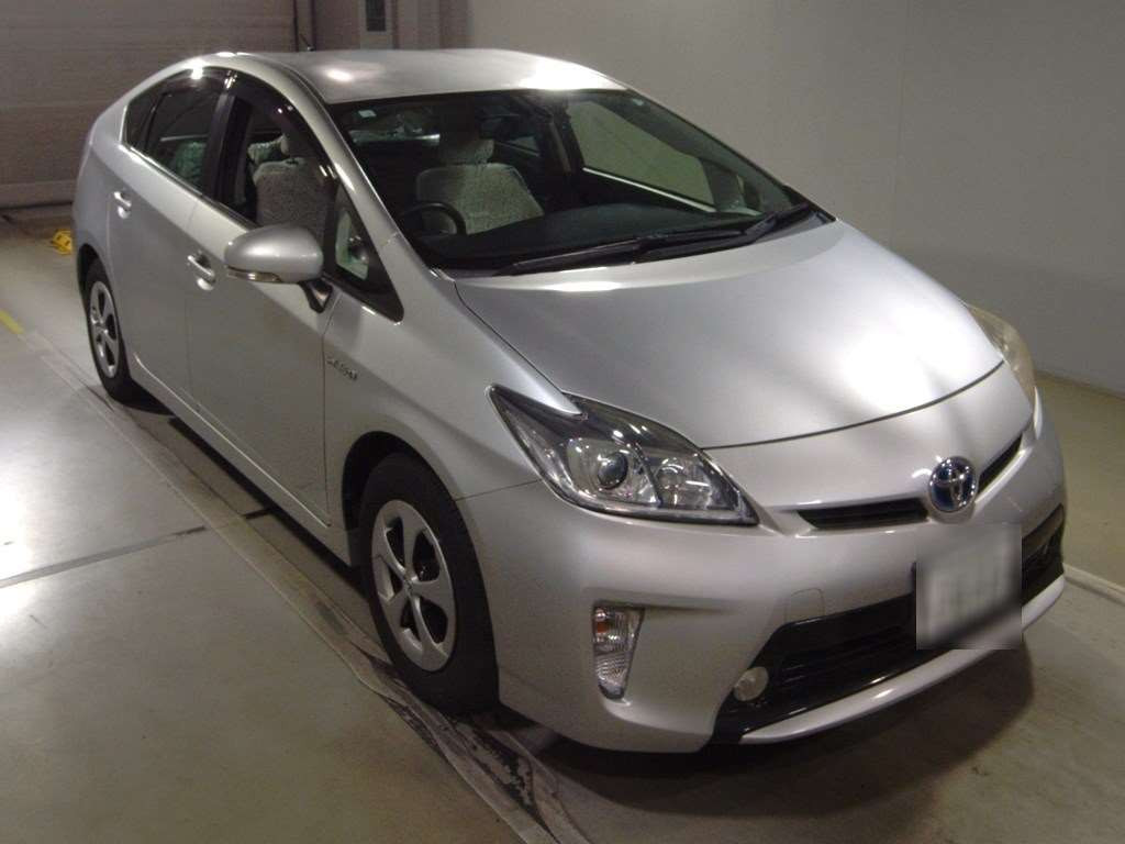 2012 Toyota Prius ZVW30[2]