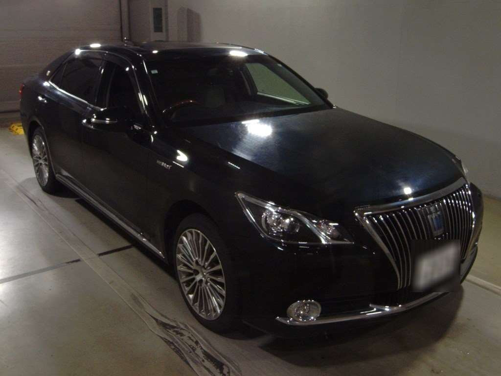 2015 Toyota Crown Majesta AWS215[2]