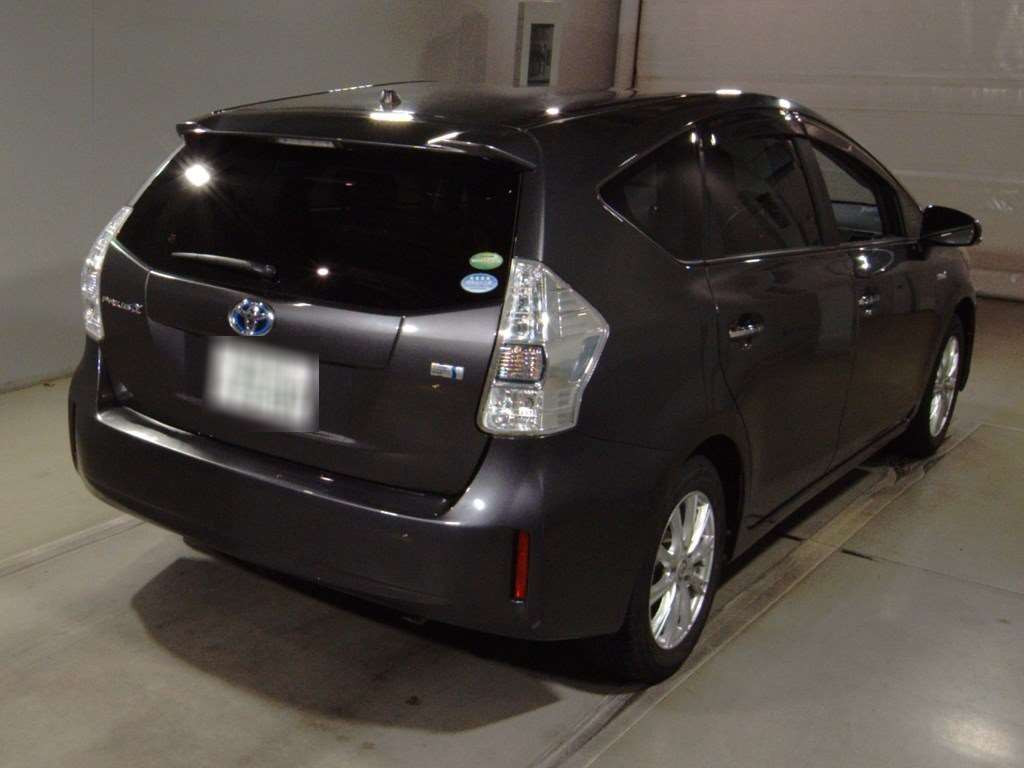 2014 Toyota Prius alpha ZVW41W[1]