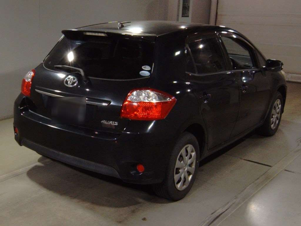 2011 Toyota Auris NZE154H[1]