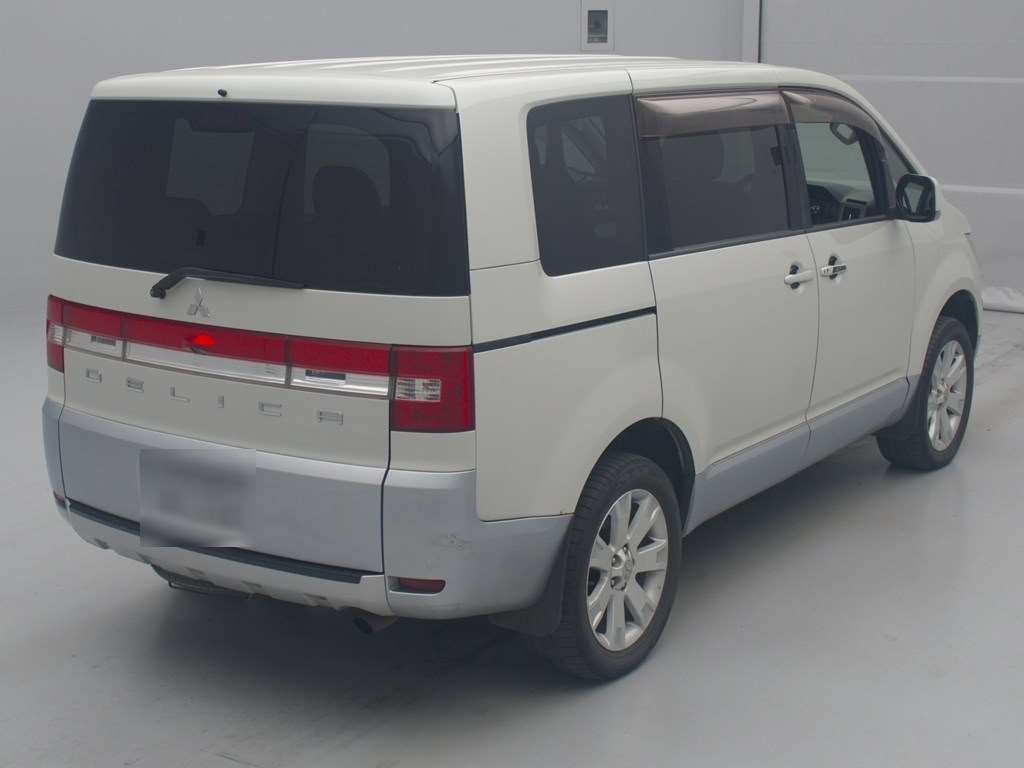 2010 Mitsubishi Delica D5 CV5W[1]