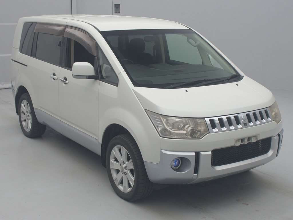 2010 Mitsubishi Delica D5 CV5W[2]