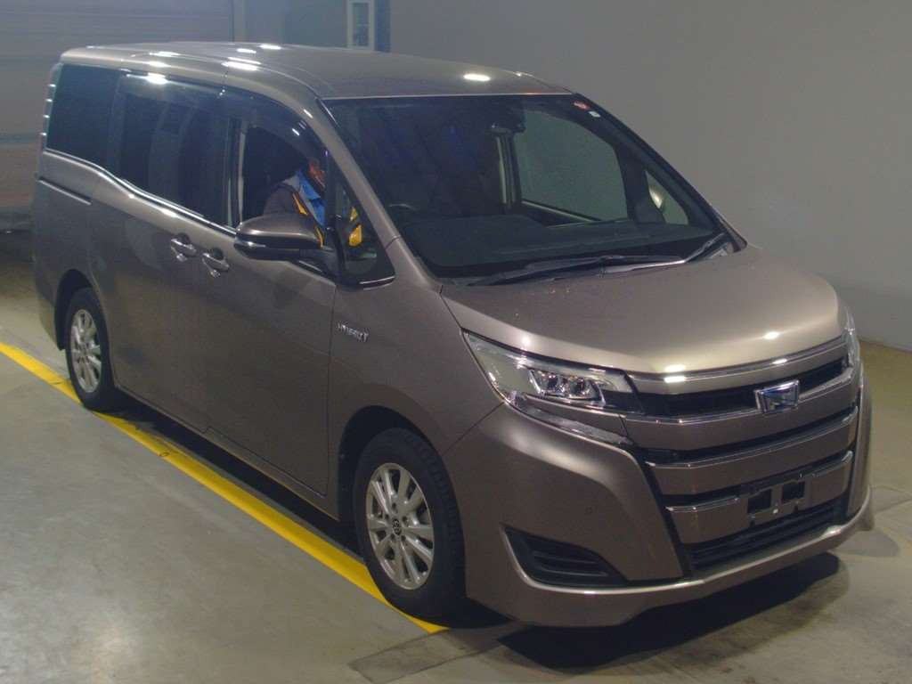 2019 Toyota Noah ZWR80G[2]