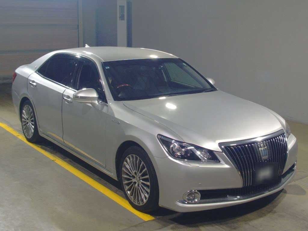 2015 Toyota Crown Majesta GWS214[2]