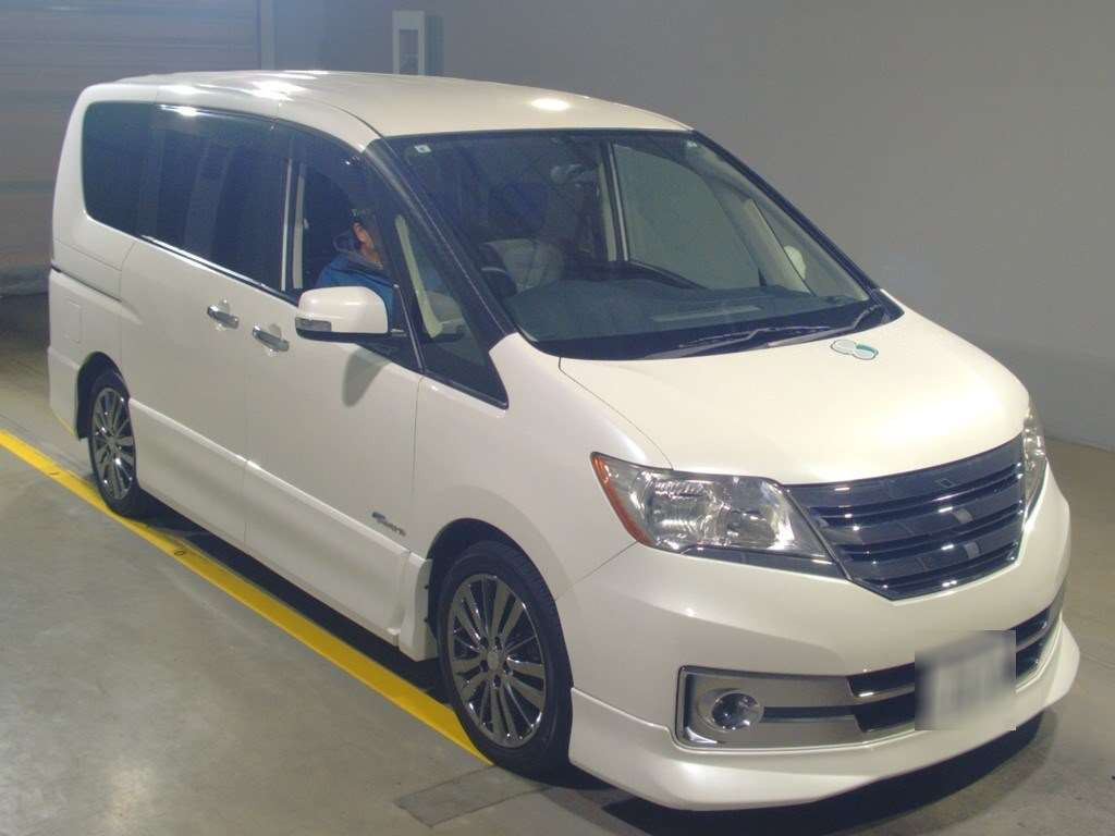 2013 Nissan Serena HC26[2]