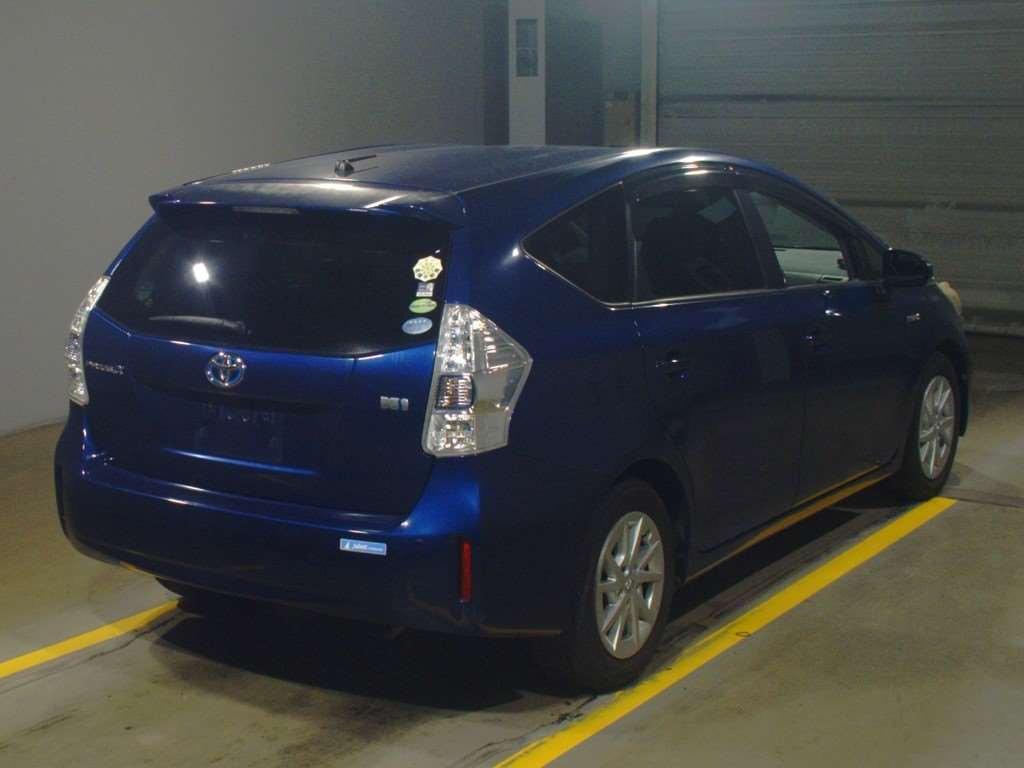 2013 Toyota Prius alpha ZVW41W[1]