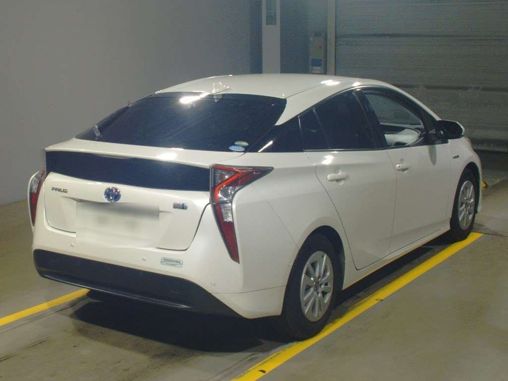 2017 Toyota Prius ZVW50[1]