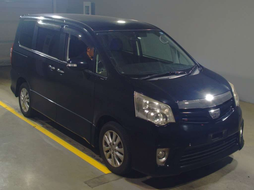 2011 Toyota Noah ZRR75W[2]