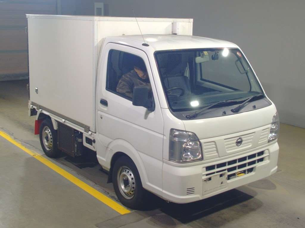 2018 Nissan NT100 Clipper DR16T[2]