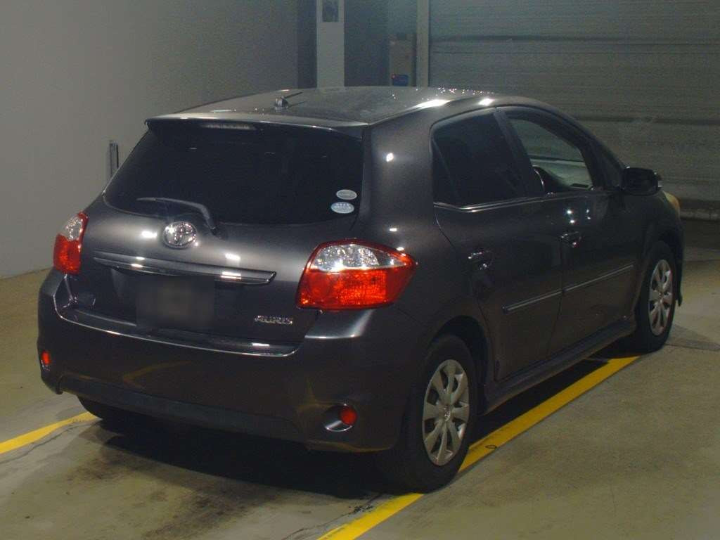 2010 Toyota Auris NZE151H[1]