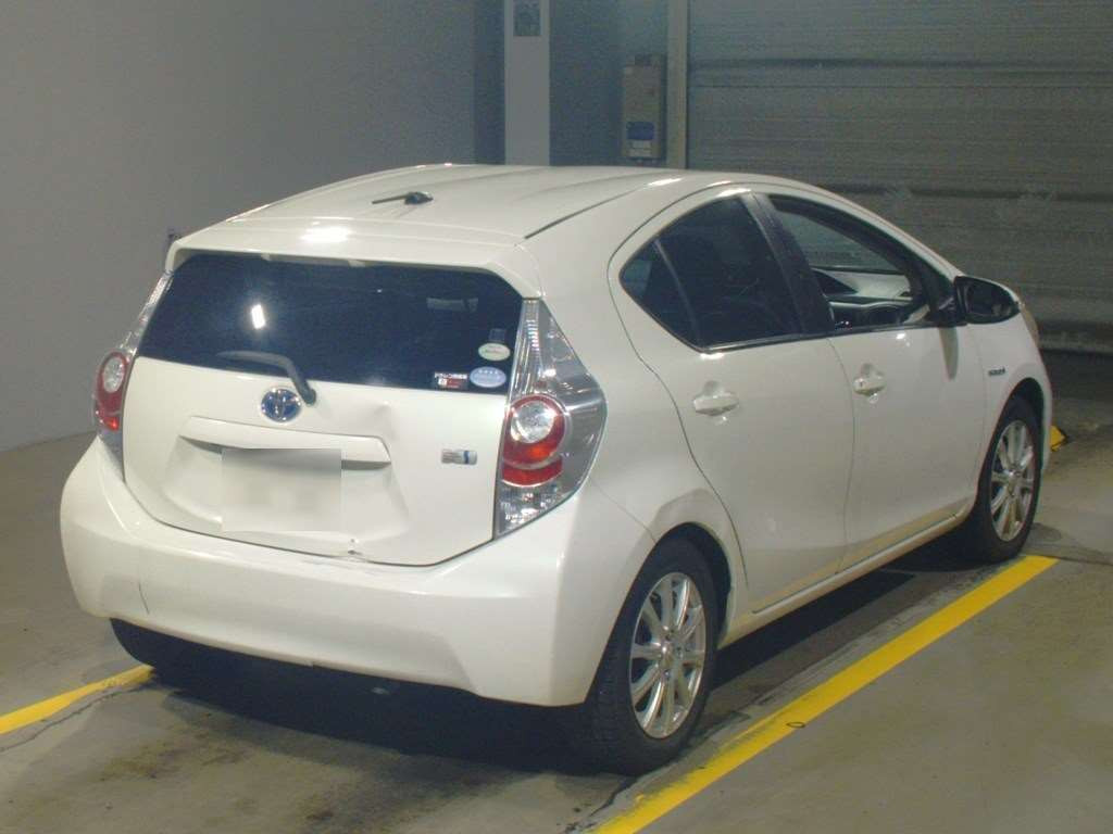 2012 Toyota Aqua NHP10[1]