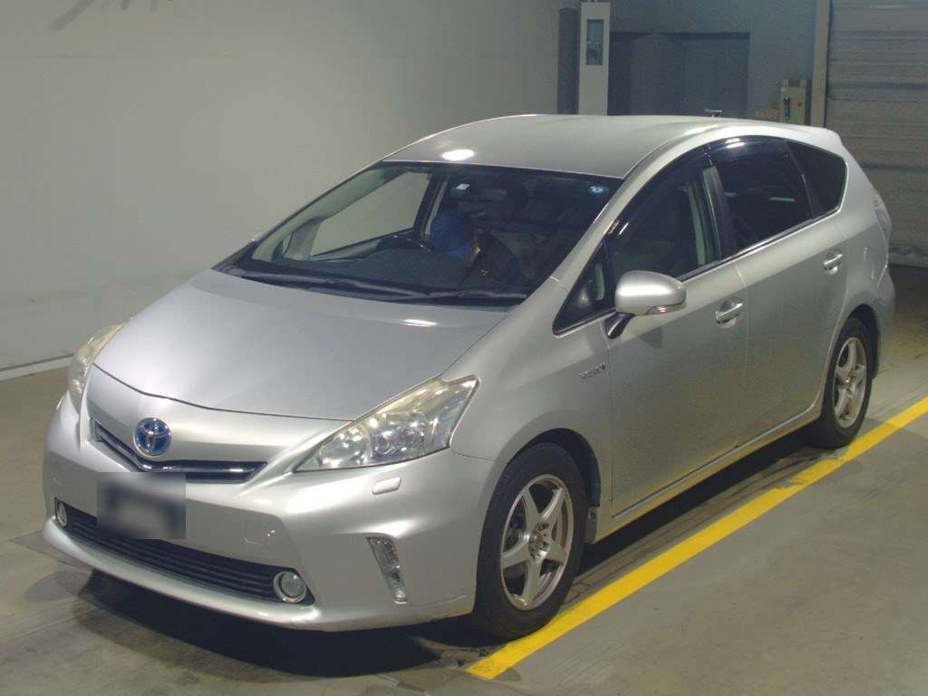 2011 Toyota Prius alpha ZVW41W[0]