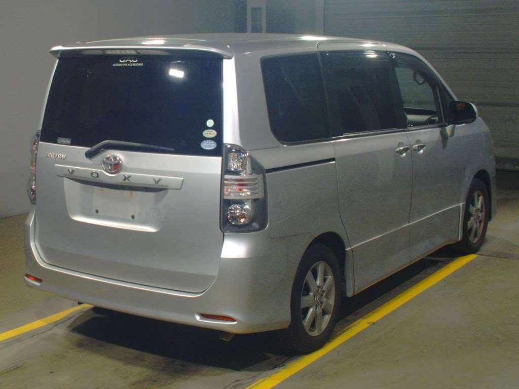 2007 Toyota Voxy ZRR70W[1]