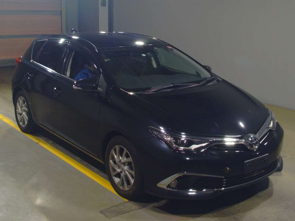 2017 Toyota Auris NZE181H[2]